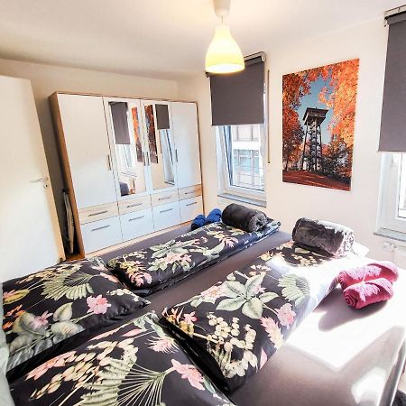 Zentrale Ferienwohnung In Aalen City Mit 4-Sternen Esterno foto