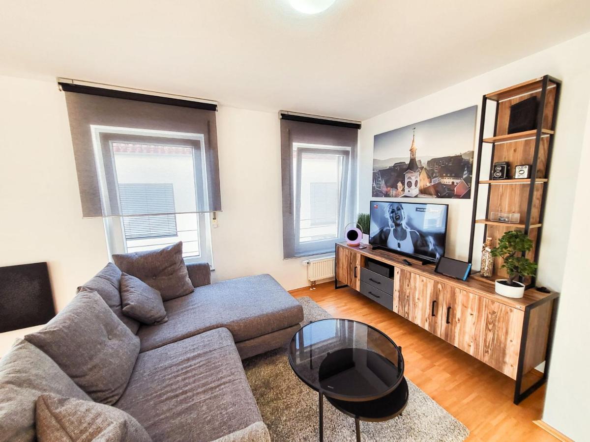 Zentrale Ferienwohnung In Aalen City Mit 4-Sternen Esterno foto